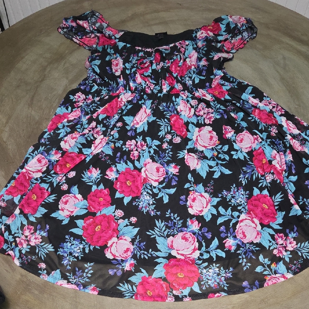 Torrid Sweetheart Floral Mess With Flutter Sleeaves